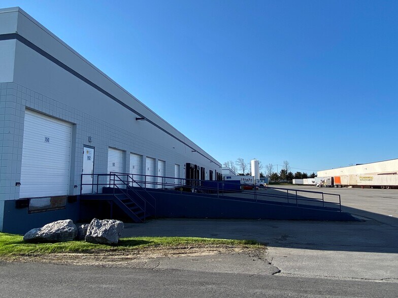 More Photos Of 150 Sonwil Dr, Cheektowaga Distribution For Lease