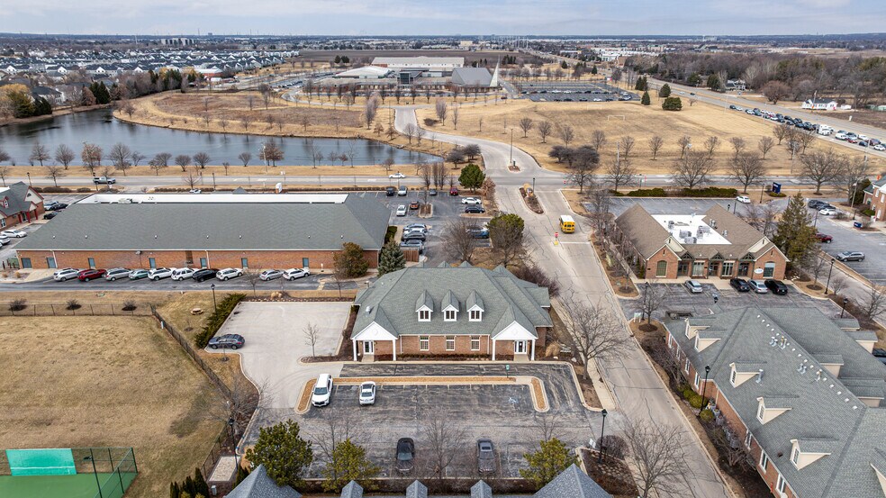 More Photos Of 1303 Macom Dr, Naperville Medical For Lease