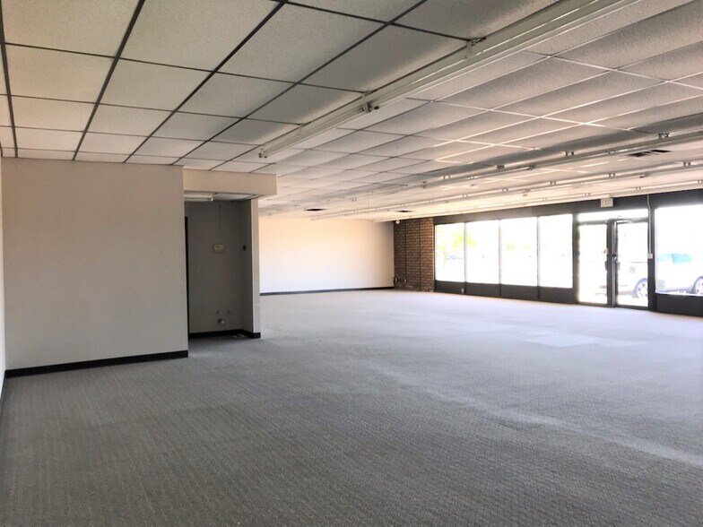 More Photos Of 2412 W Pawnee St, Wichita Freestanding For Lease