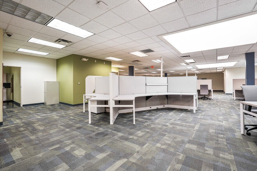 More Photos Of 10567 Sawmill Pky, Powell Office For Lease