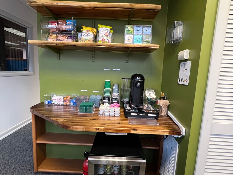 More Photos Of 109 Valley St, Willimantic Flex For Sale