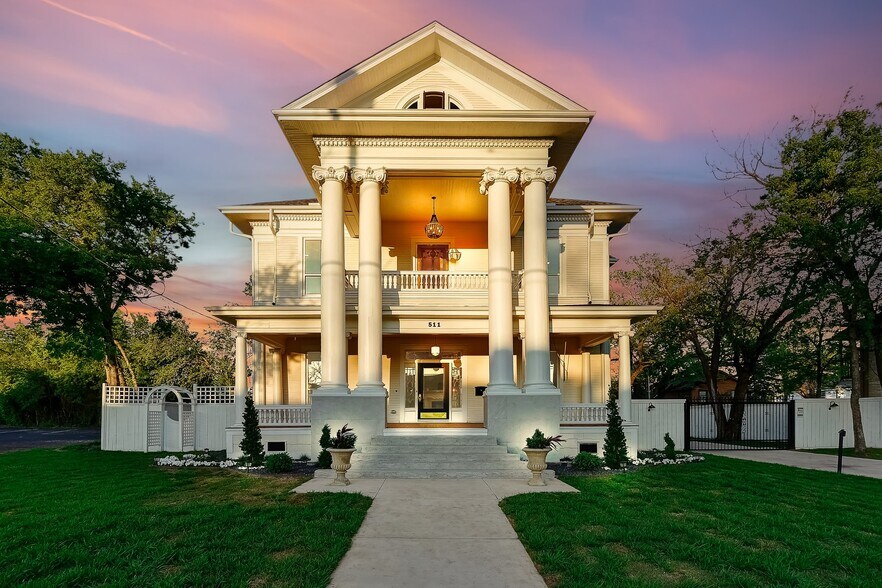 More Photos Of 511 S Travis St, Sherman Office For Sale