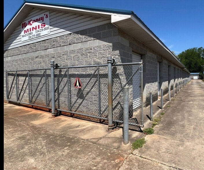 More Photos Of 309 Main St, Rockwell Self Storage For Sale