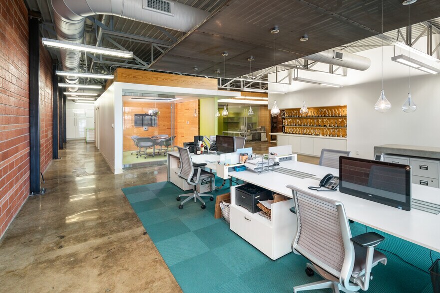 More Photos Of 127 Pittsburg St, Dallas Loft Creative Space For Lease