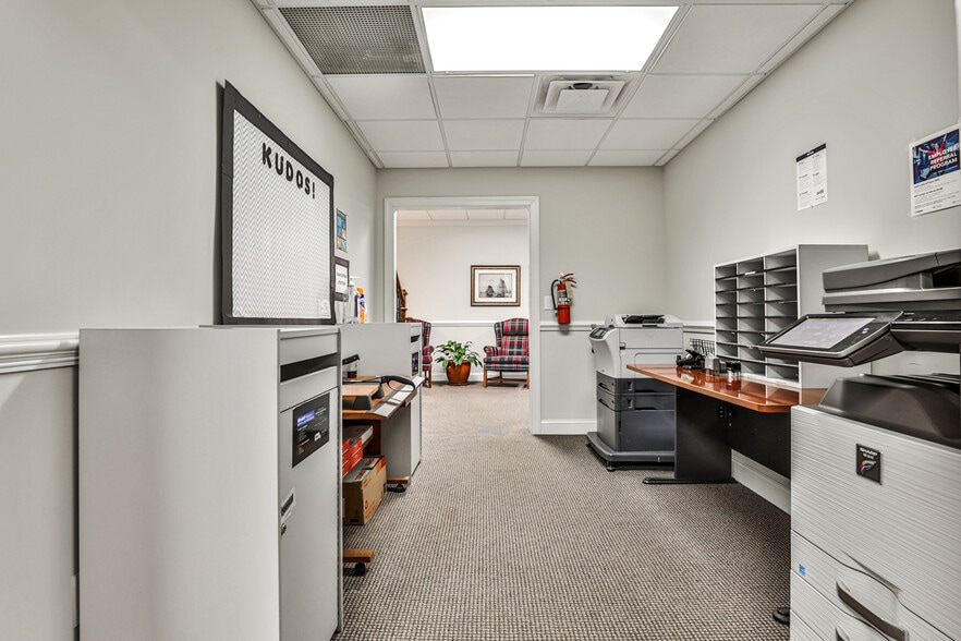 More Photos Of 1905 Woodstock Rd, Roswell Office For Lease