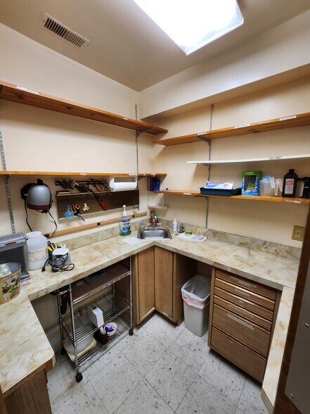 More Photos Of 920 Lawn Ave, Sellersville Medical For Sale
