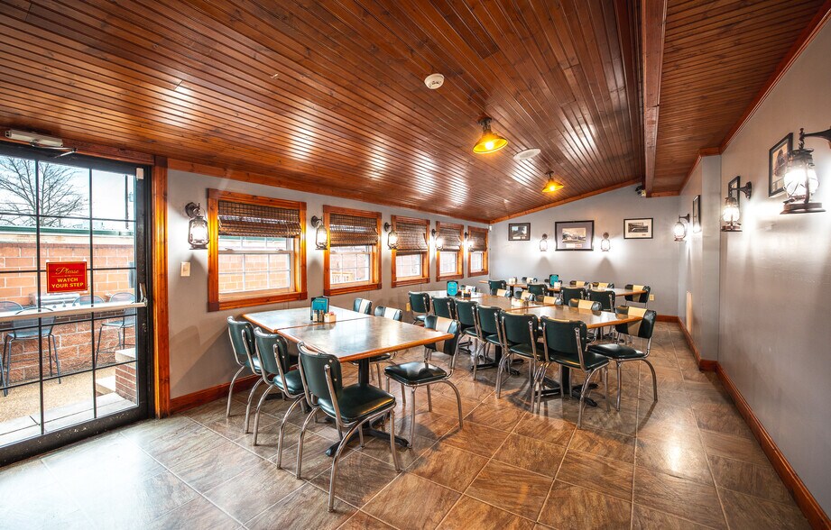 More Photos Of 121 S Smith St, Cuba Restaurant For Sale