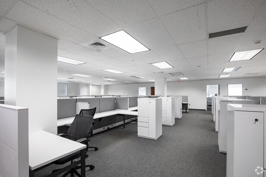 More Photos Of 145 Pinelawn Rd, Melville Office For Lease