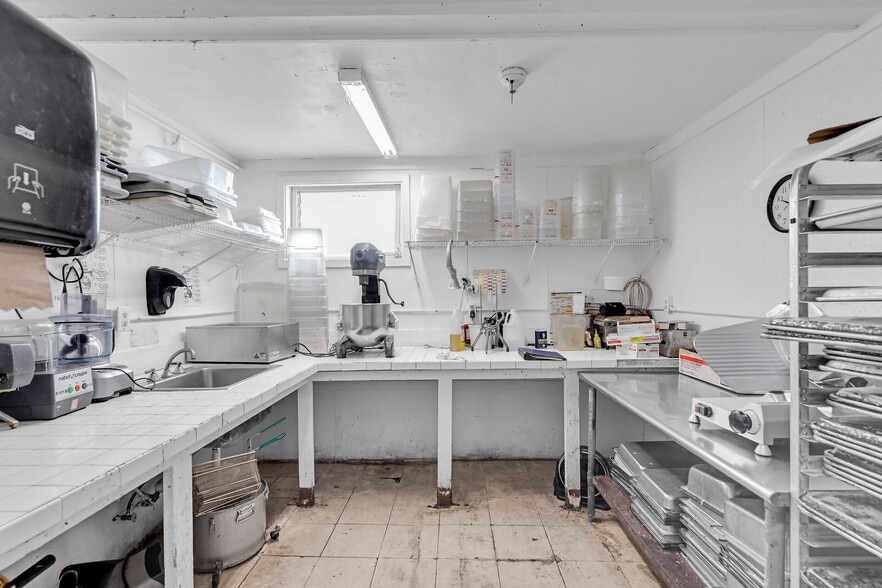 More Photos Of 700 Ocean Dr, Key Colony Beach Restaurant For Sale