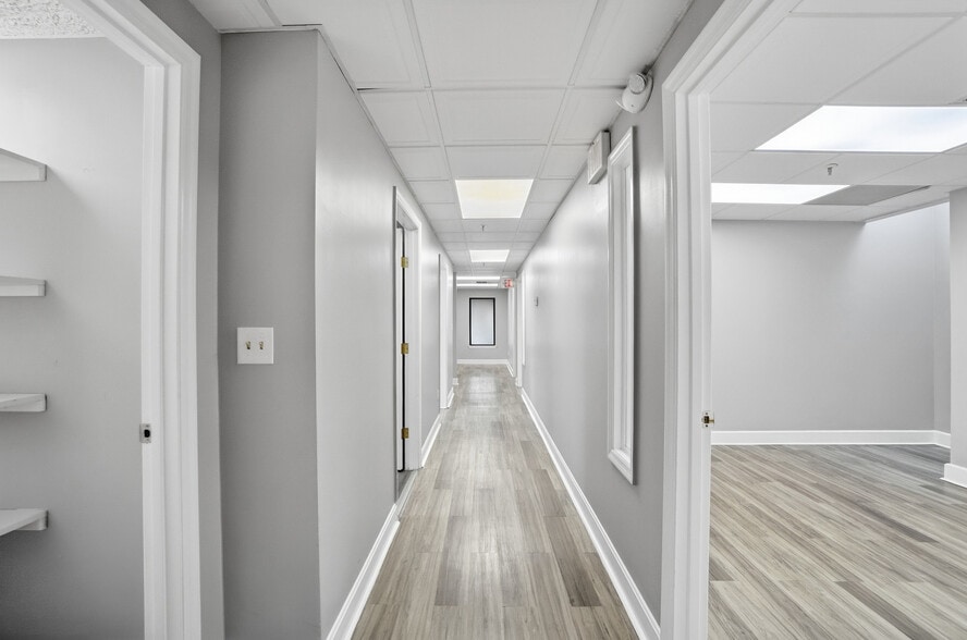 More Photos Of 4753-4759 Cornell Rd, Blue Ash Medical For Sale