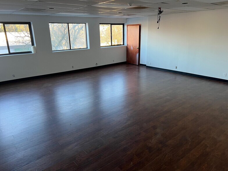 More Photos Of 2518-2524 NE Broadway St, Portland Office For Lease