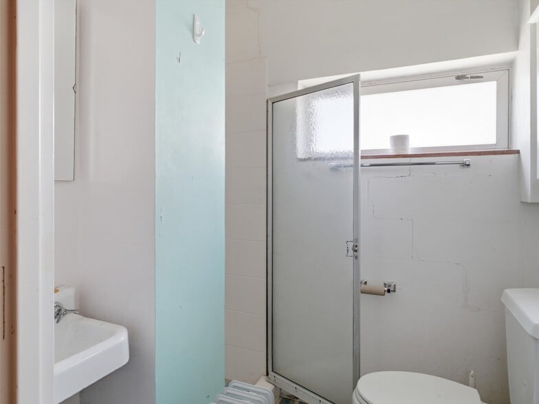 More Photos Of 1801 Johnston Dr, Manitowoc Warehouse For Sale