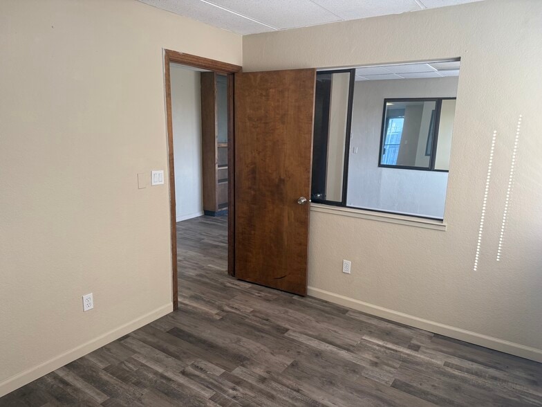 More Photos Of 2702-2714 Country Club Blvd, Stockton Unknown For Lease