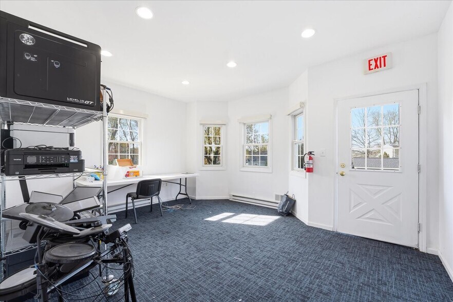More Photos Of 96 Freneau Ave, Matawan Office For Sale