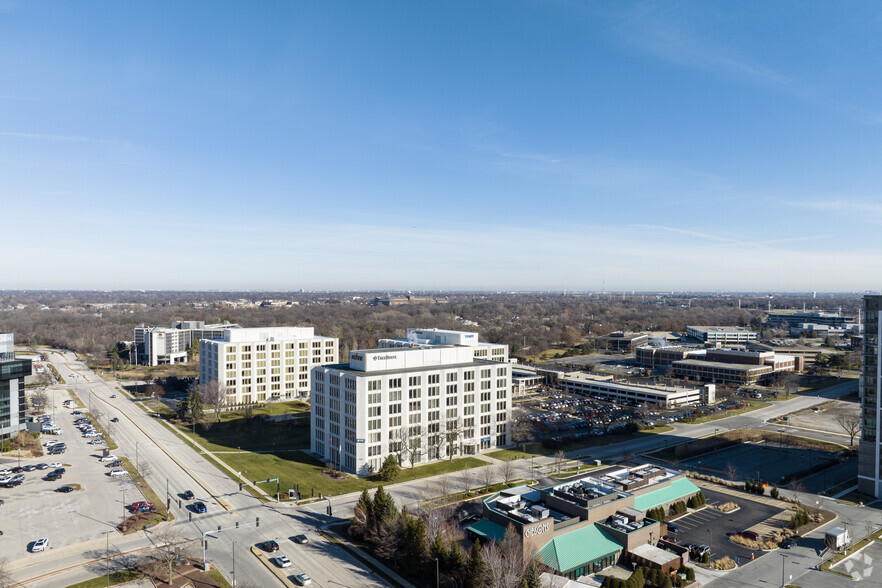 More Photos Of 2015 Spring Rd, Oak Brook Office For Lease