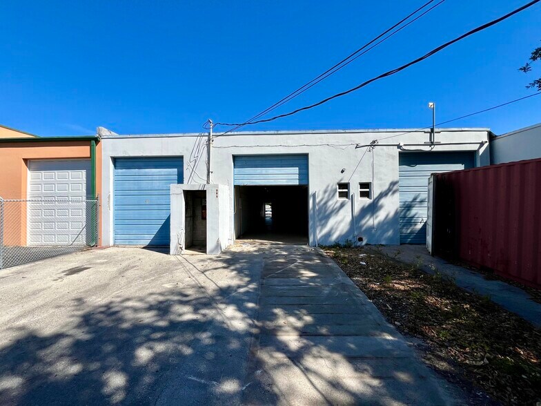 More Photos Of 692 NE 40th Ct, Oakland Park Warehouse For Sale