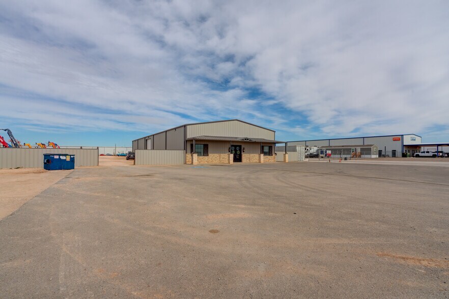 More Photos Of 604 E County Road 7200, Lubbock Office Residential For Sale