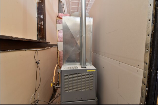 More Photos Of 118 E Main St, Dwight General Retail For Sale