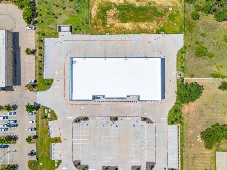 More Photos Of 4004 E US Highway 377, Granbury Freestanding For Lease