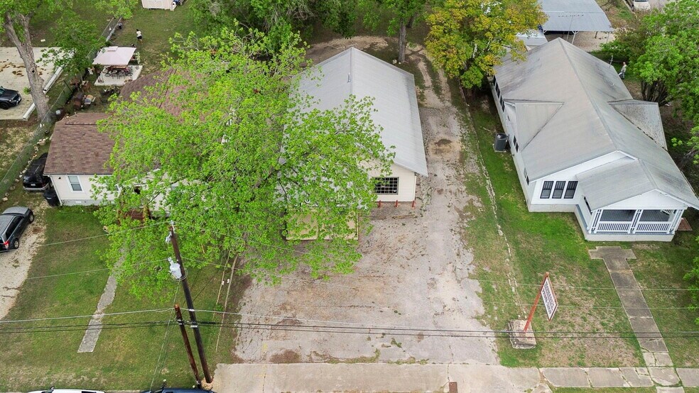 More Photos Of 1375 W San Antonio St, New Braunfels Freestanding For Sale