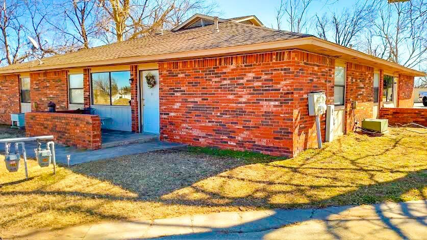 More Photos Of 210 NW North St, Minco Apartments For Sale