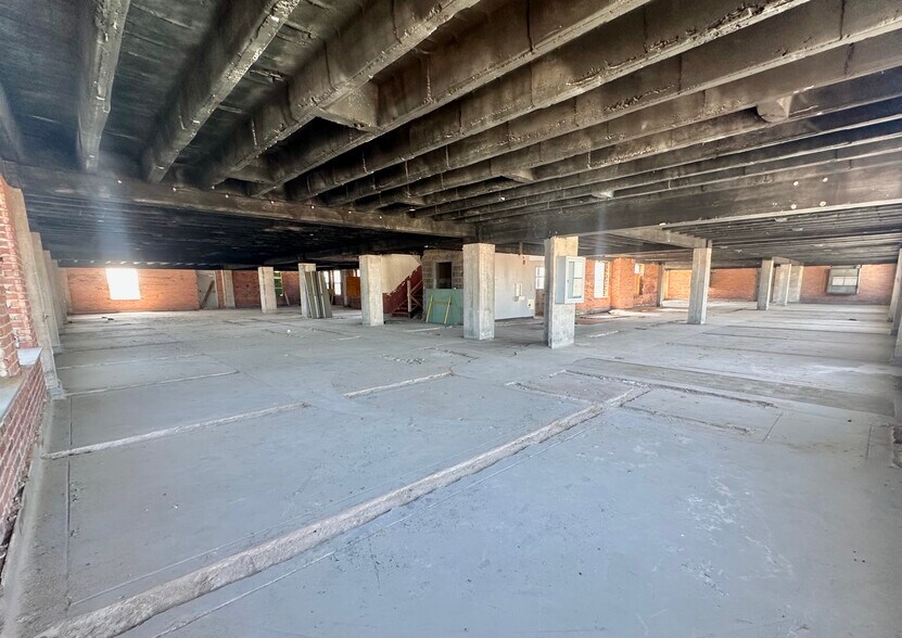 More Photos Of 510 S Wall Ave, Joplin Specialty For Sale