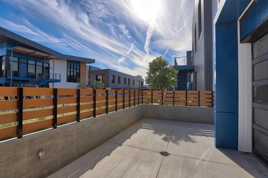 More Photos Of 3085 N Hollywood Way, Burbank Loft Creative Space For Lease