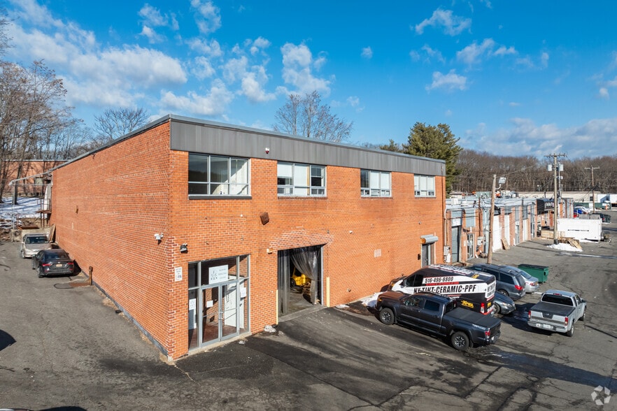 Primary Photo Of 101 DuPont St, Plainview Warehouse For Lease
