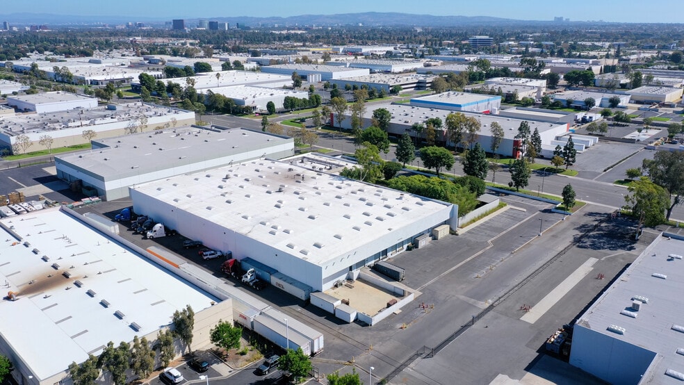 More Photos Of 3501 W Segerstrom Ave, Santa Ana Distribution For Lease