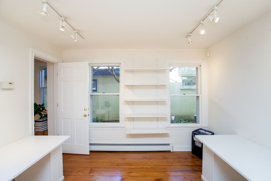 More Photos Of 24 N Main St, Lambertville Office For Sale