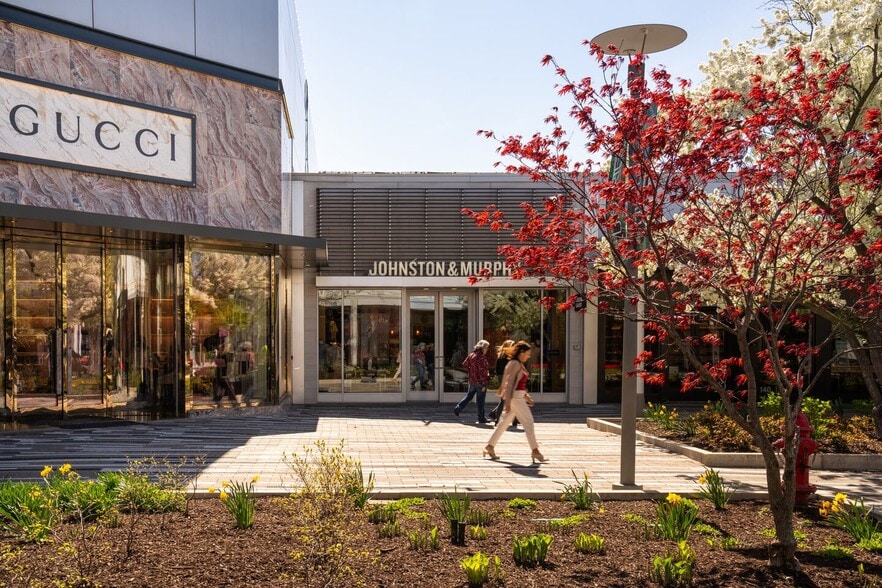 More Photos Of 2-564 Oakbrook Ctr, Oak Brook Unknown For Lease