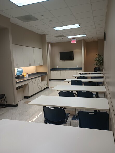 More Photos Of 7702 Parnell St, Houston Distribution For Sale