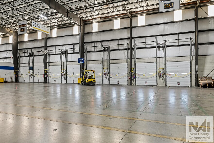 More Photos Of 4600-5000 20th Ave SW, Cedar Rapids Warehouse For Lease