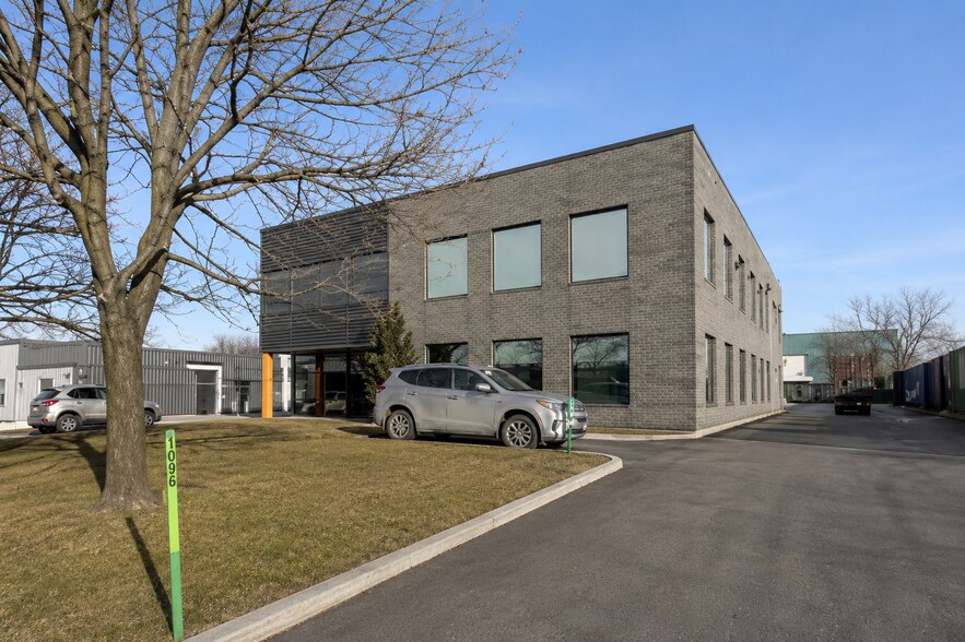 Primary Photo Of 445 Rue Du Parc-Industriel, Longueuil Serviced Offices For Sale