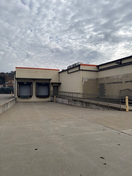 More Photos Of 651 11th St, Ambridge Freestanding For Lease