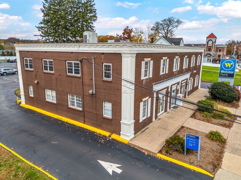 More Photos Of 132 Main St, Southington Bank For Lease