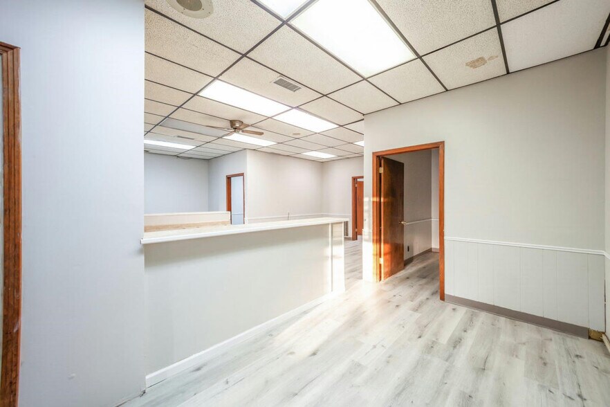 More Photos Of 1368 N Washington Ave, Brownsville Office For Lease