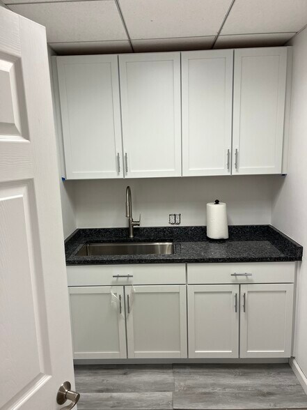 More Photos Of 71 Bradley Rd, Madison Medical For Lease