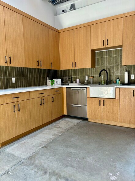 More Photos Of 8500 Steller Dr, Culver City Loft Creative Space For Lease