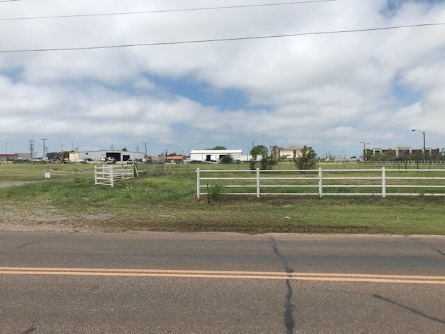 More Photos Of 2905 1st St, Woodward Flex For Sale