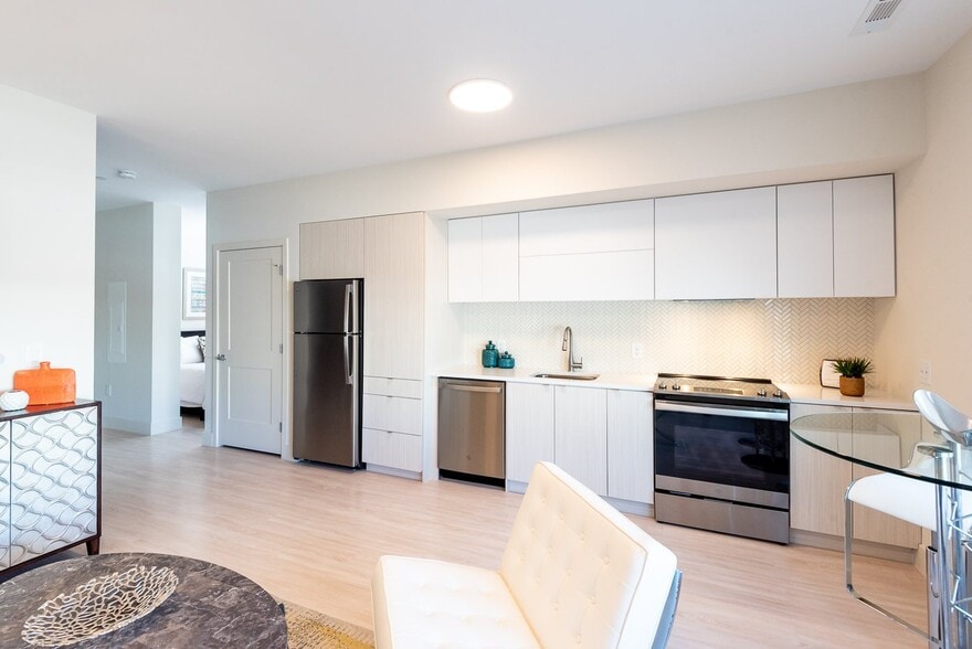 More Photos Of 39 Trotter Rd, Weymouth Apartments For Lease