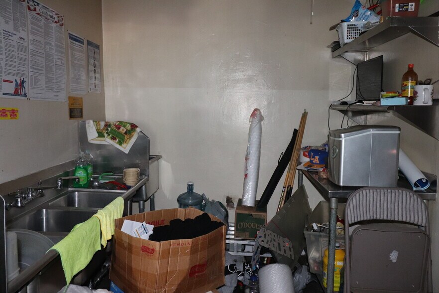 More Photos Of 2116-2132 S San Pedro St, Los Angeles Storefront For Lease