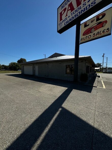 More Photos Of 1650 N Green St, Henderson General Retail For Lease