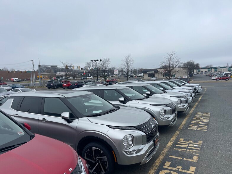 More Photos Of 9075-9125 Antique Way, Manassas Warehouse For Lease