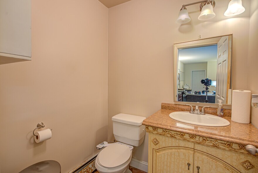 More Photos Of 9 Degnon Blvd, Bay Shore Office For Sale