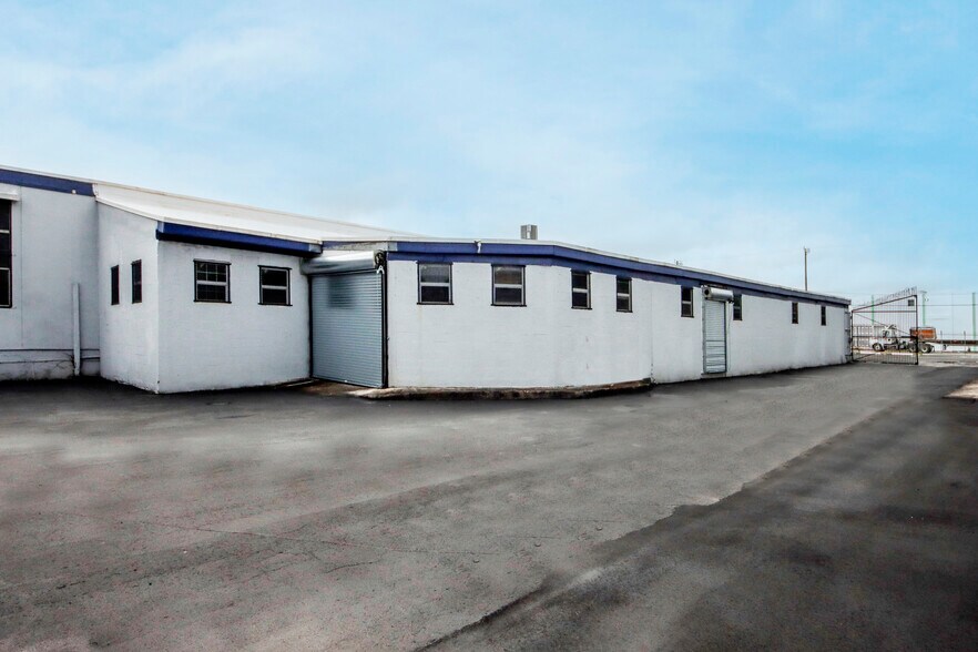More Photos Of 6721 NW 36th Ave, Miami Distribution For Lease