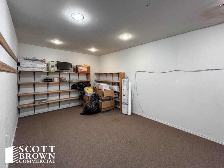 More Photos Of 638 Londonderry Ln, Denton Medical For Lease