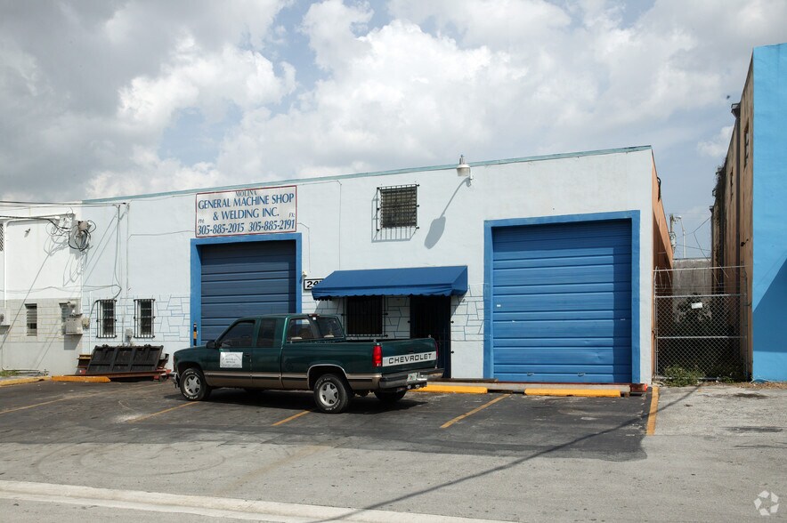 More Photos Of 2417 W 8th Ln, Hialeah Warehouse For Sale