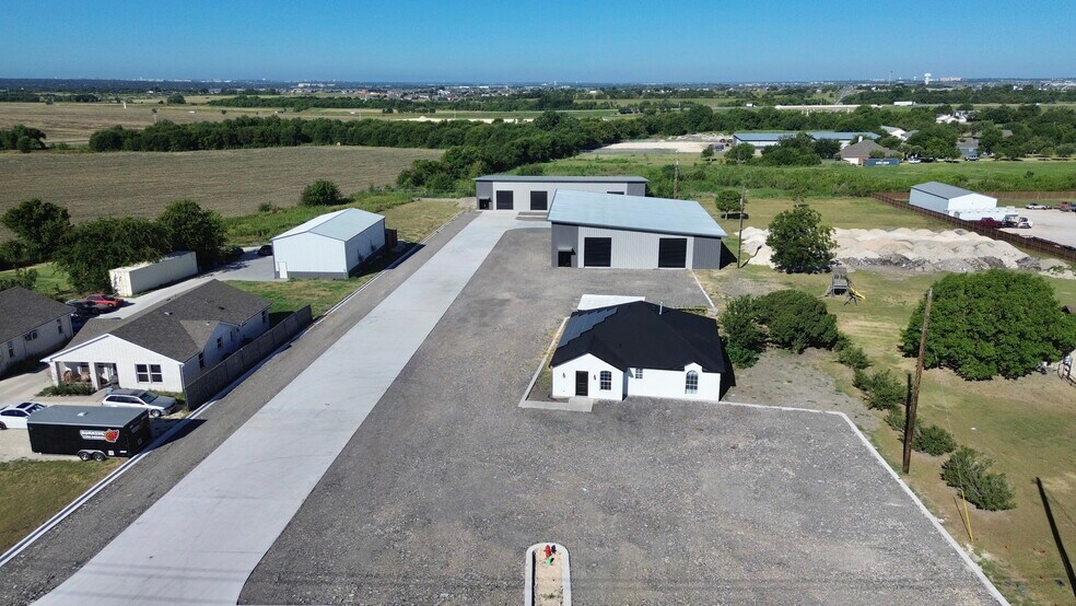More Photos Of 1158 County Road 108, Hutto Warehouse For Lease