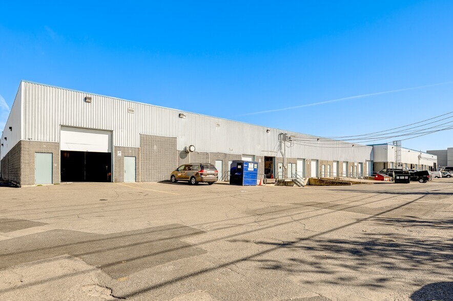 More Photos Of 8552-8678 Boul Pie-IX, Montréal Warehouse For Lease